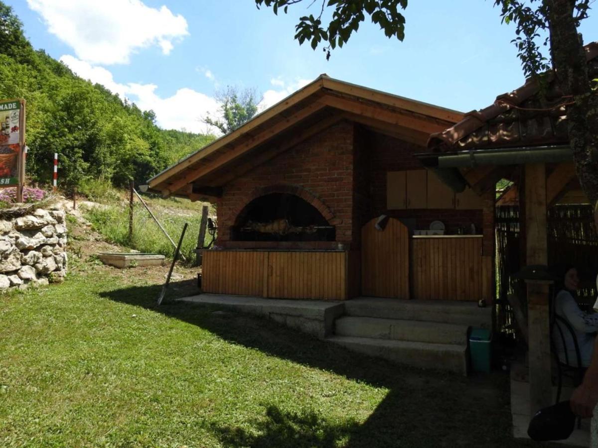 Omar & Una Apartmani Bihać Exterior foto